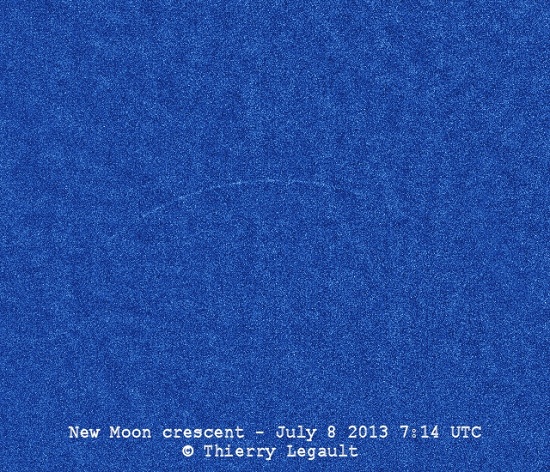 Un infime croissant observé en infrarouge au moment exact de la Nouvelle Lune, le 8 juillet 2013 à 9h14min heure française, depuis Elancourt (Yvelines). Crédit : Thierry Legault.
