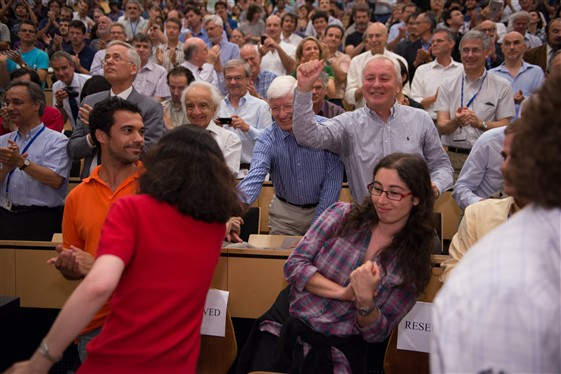 Standing ovation au Cern après l'annonce de la découverte du boson de Higgs. Crédit : Cern