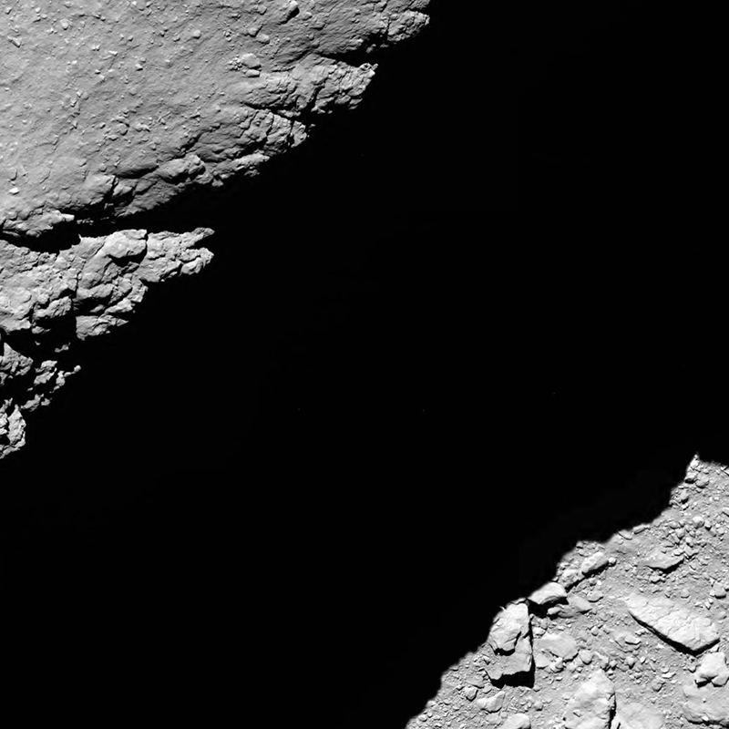 Rosetta : Mission autour de la comète 67P/Churyumov-Gerasimenko  - Page 30 Comet_from_12-57ee