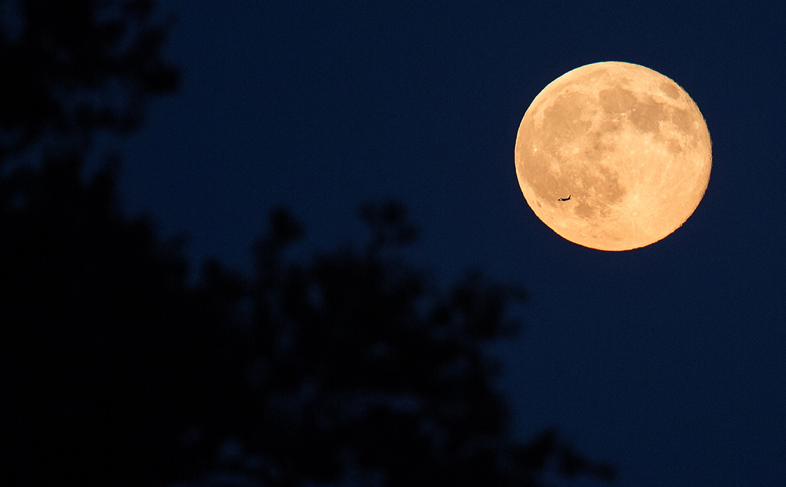 Sur La Lune