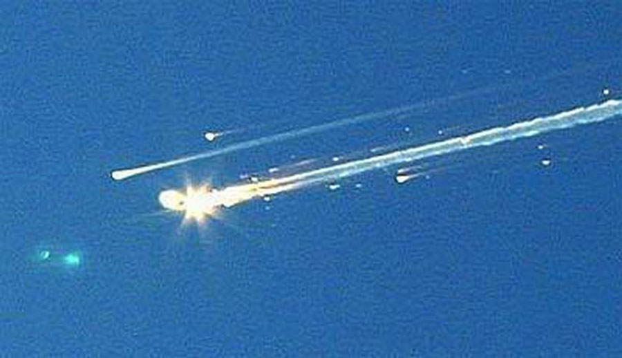 Columbia se désintègre dans l’atmosphère le 1er février 2003 lors de son retour au sol. © Nasa