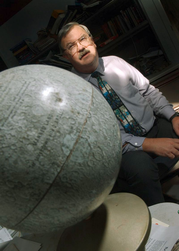 James Olberg a vécu de près la conquête lunaire. Pour le journaliste, il semble utile de démonter les théories fumeuses concernant Apollo. Surtout que “le public sait aujourd’hui beaucoup moins de choses sur les vols spatiaux qu’à l’époque”. © Nasa