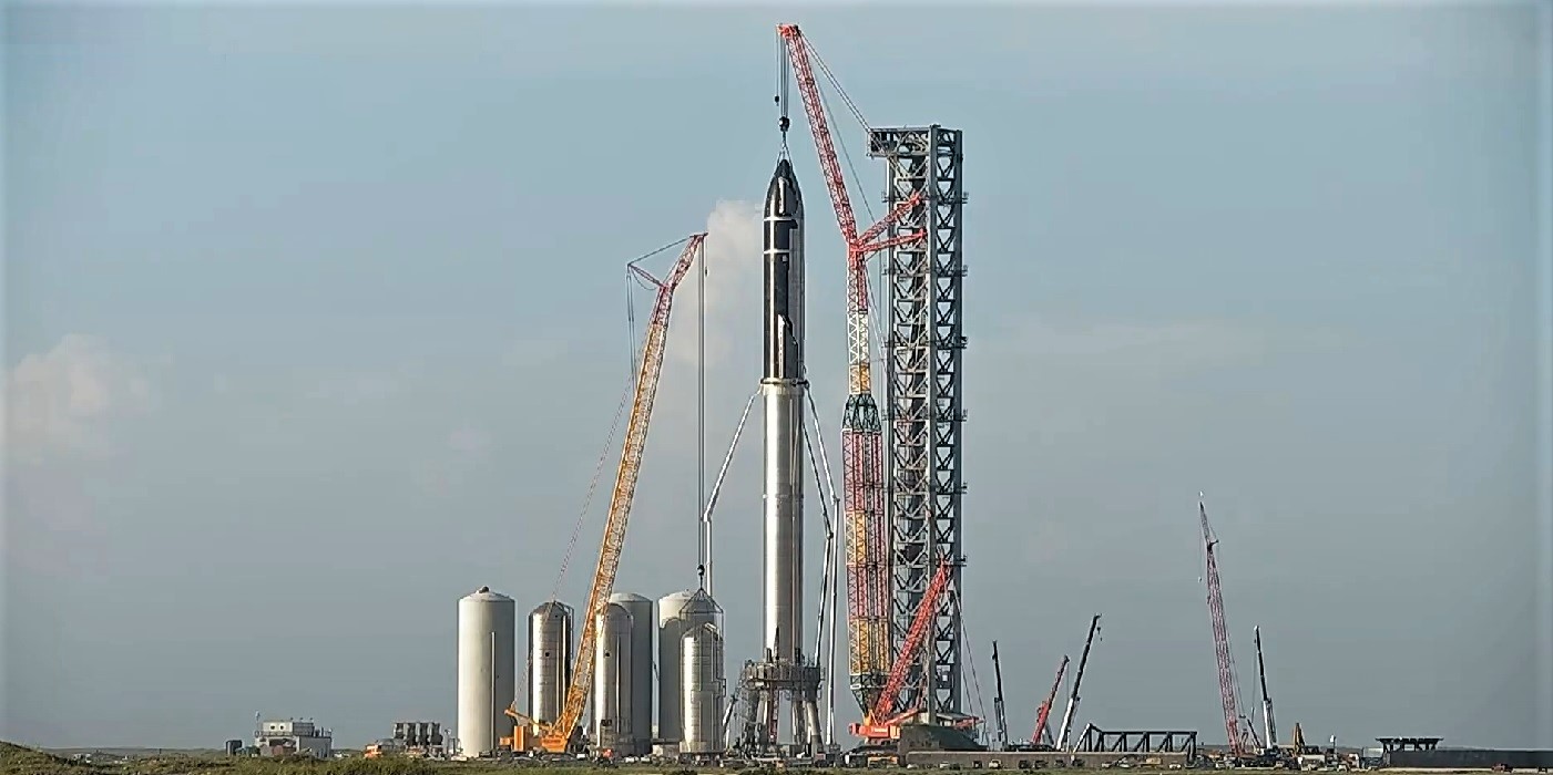 Conquête de l'espace: L'immense fusée Starship de SpaceX s'envole, ses deux  étages explosent