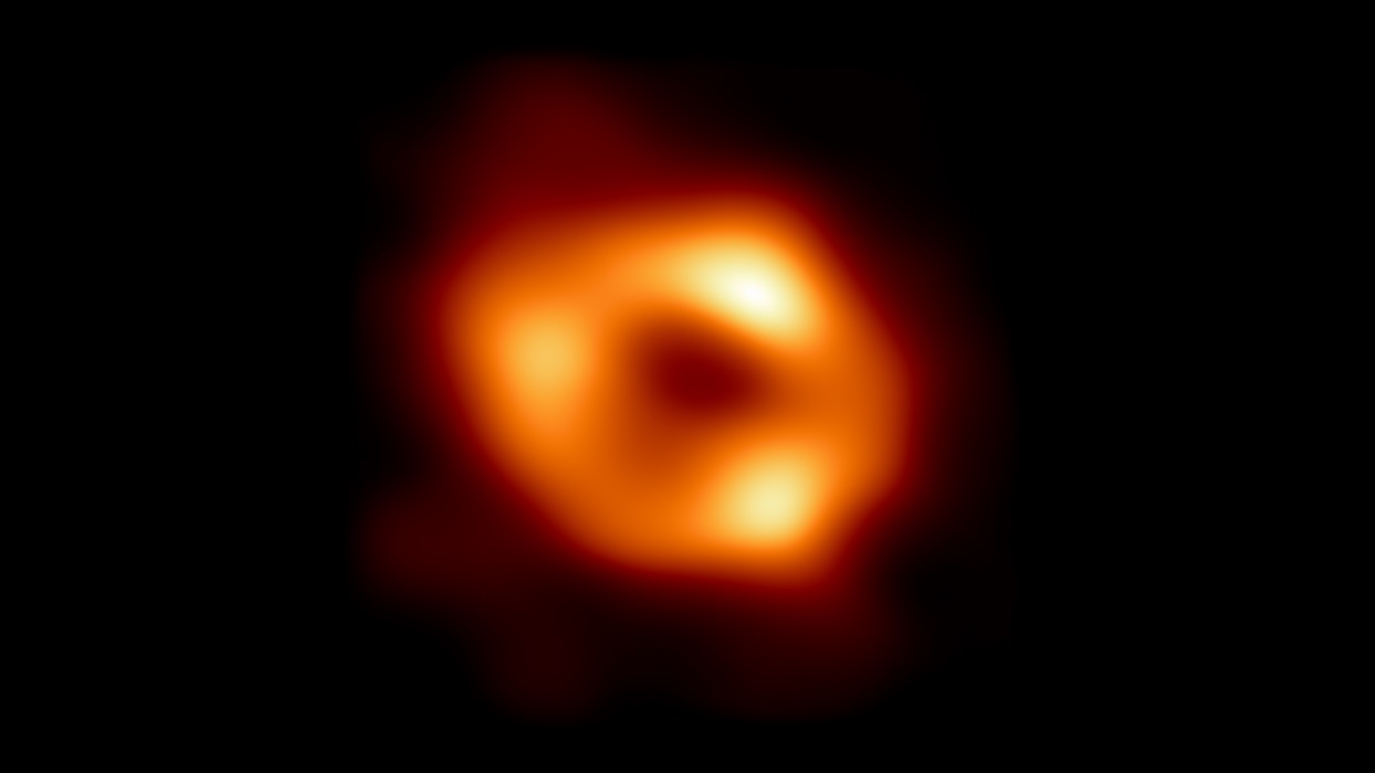 Première image du trou noir au centre de la Voie lactée !