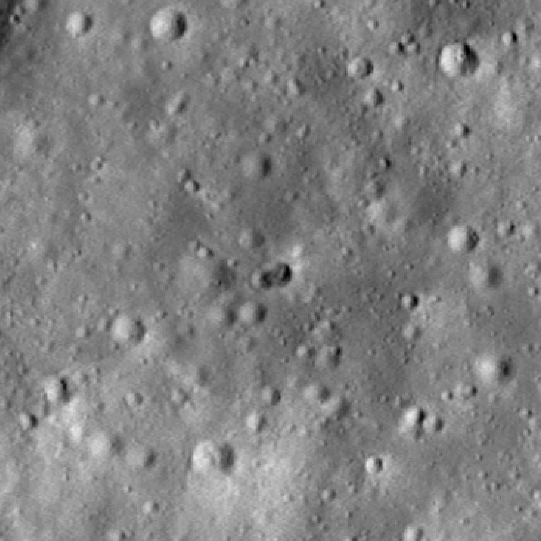 Surface lunaire (367 m de côté) photographiée avant (28 février 2022) et après l'impact (21 mai 2022). © Nasa/GSFC/ASU