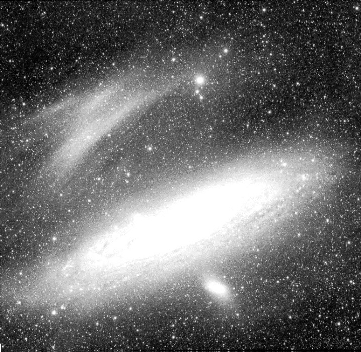 Ontdekking: een plotselinge gaswolk vlakbij het Andromedastelsel