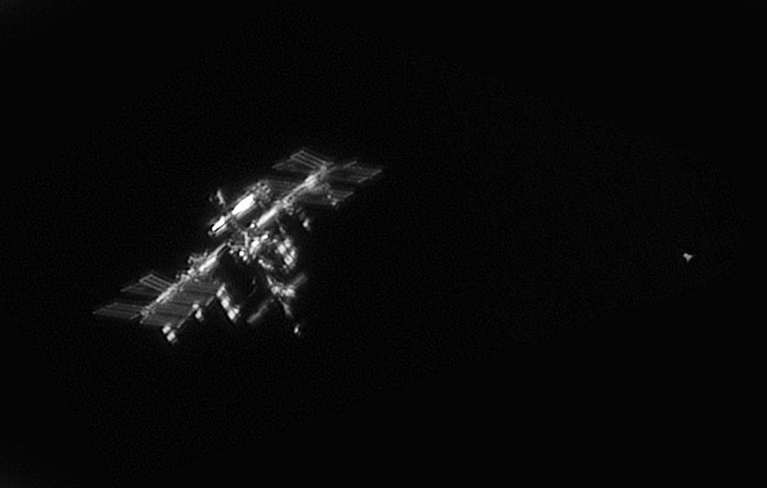 Exceptionnel : le vaisseau Crew Dragon en approche de l’ISS photographié depuis la Terre