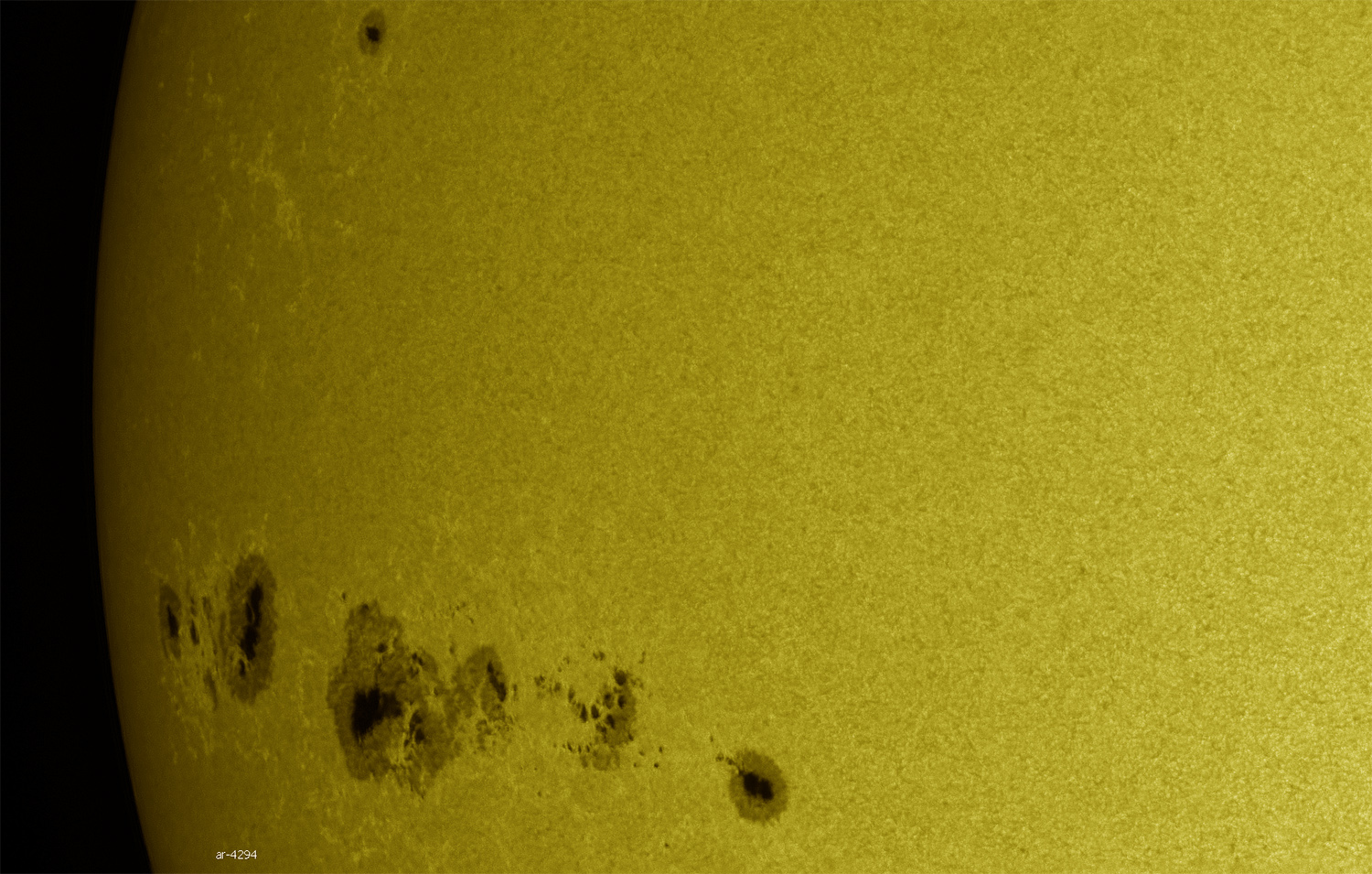 Un « monstre » solaire émerge : aurores boréales en vue ?