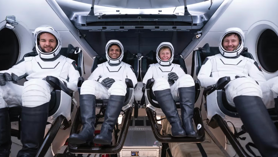 De gauche à droite : le Hongrois Tibor Kapu, l’Indien Shubhanshu Shukla, l’Américaine Peggy Whitson, le Polonais Sławosz Uznański. © Axiom Space