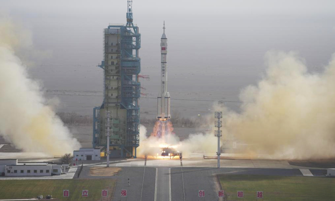 Le vaisseau Shenzhou 22 sans équipage rejoint la station spatiale chinoise
