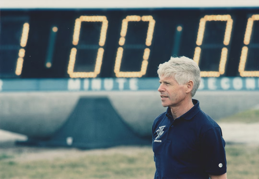 Roger-Maurice Bonnet photographié au Centre spatial Kennedy lors du lancement d'Hubble en avril 1990.