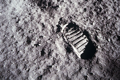 Empreinte d'Aldrin sur la Lune. Crédit : Panorama lunaire pris par Neil Armstrong près de Little West Crater. Crédit : Nasa/C&E Photos