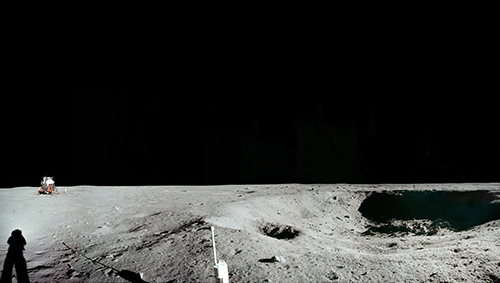 Panorama lunaire pris par Neil Armstrong près de Little West Crater. Crédit : Nasa/C&E Photos