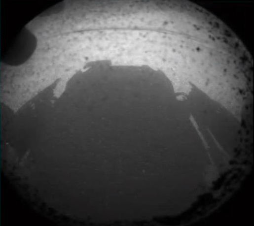 Ombre de Curiosity sur Mars le 6 août 2012. Crédit : Nasa/JPL