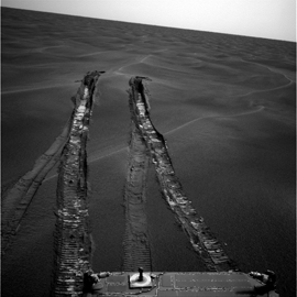 Traces de roues d'Opportunity dans la dune Purgatory. Crédit : NASA/JPL-CALTECH/CORNELL/C&E Photos